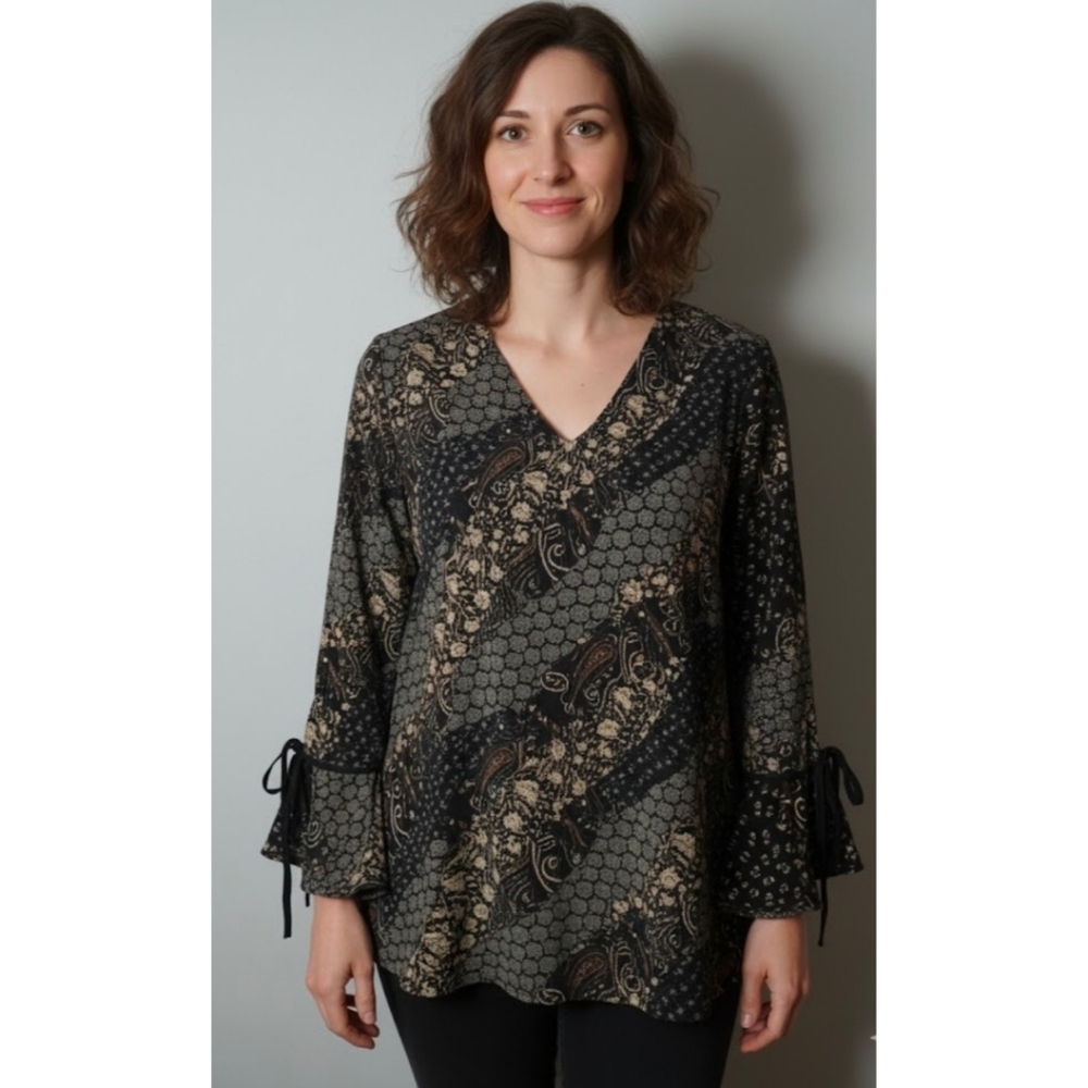 Apostrophe Black and Cream Floral Top,  18 GUC ✔️